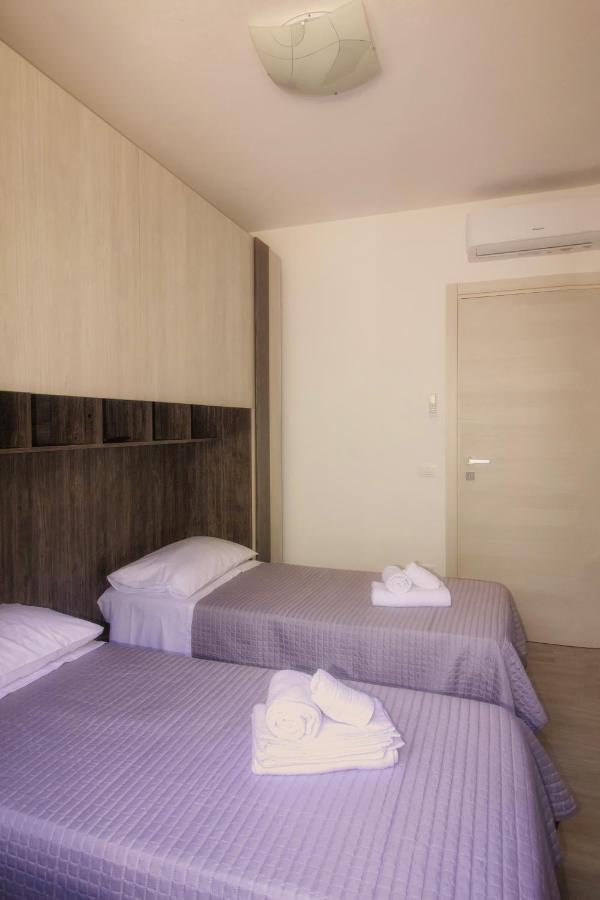 Dd House Family Holiday Apartment เชชินา ภายนอก รูปภาพ