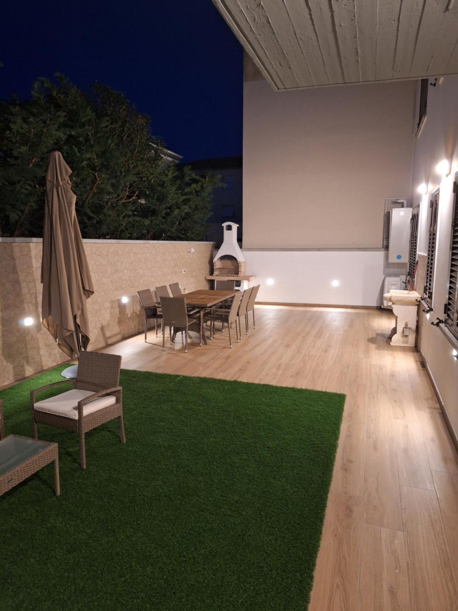 Dd House Family Holiday Apartment เชชินา ภายนอก รูปภาพ