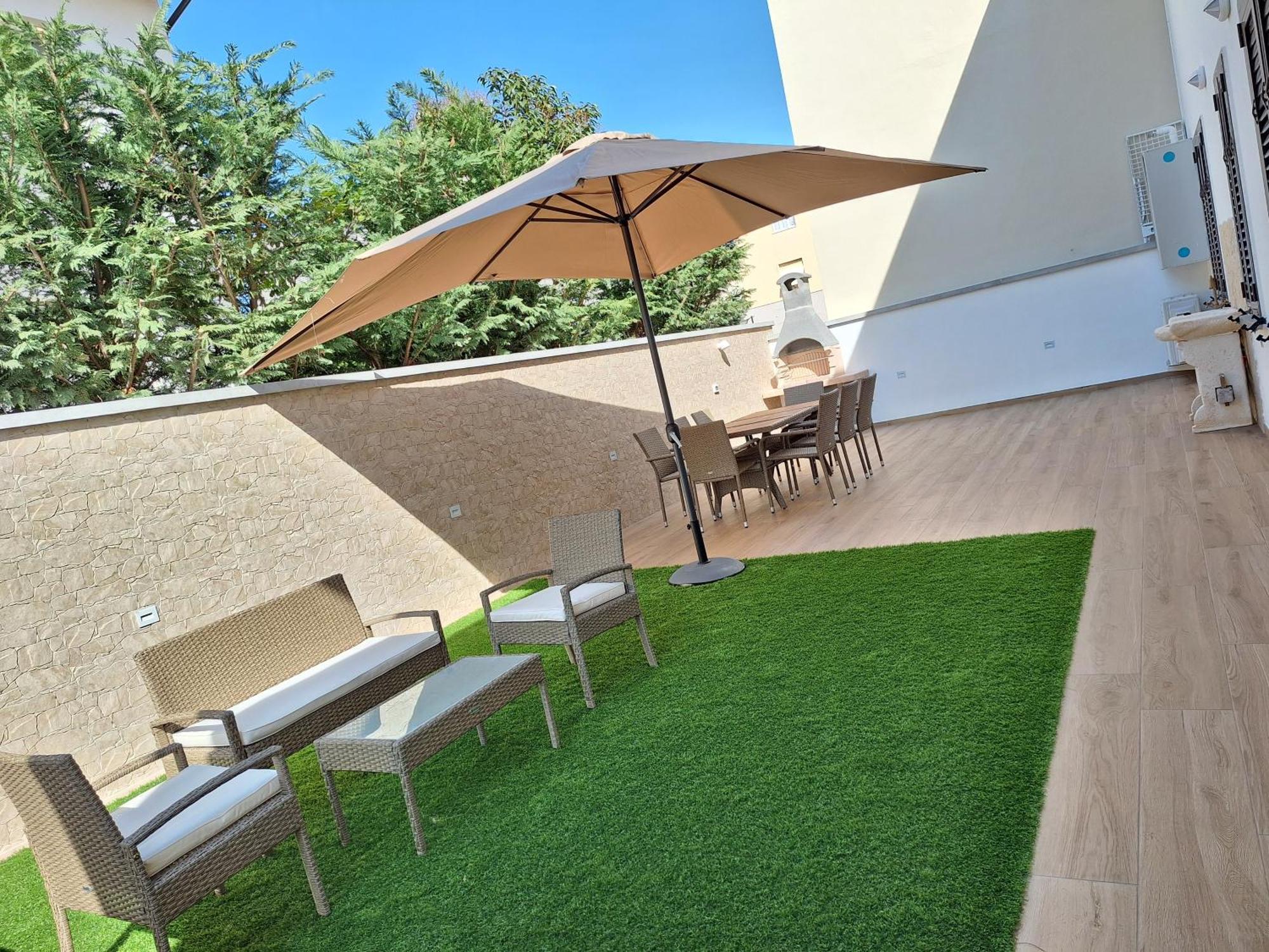 Dd House Family Holiday Apartment เชชินา ภายนอก รูปภาพ